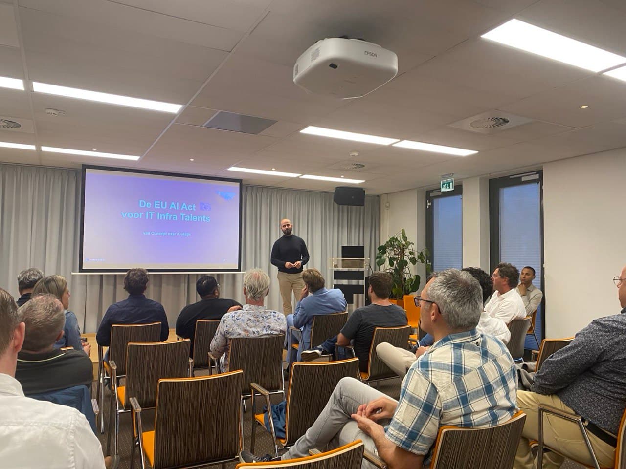 Zahed Ashkara presenteert de EU AI Act aan IT- en security professionals tijdens IT Infra Talents